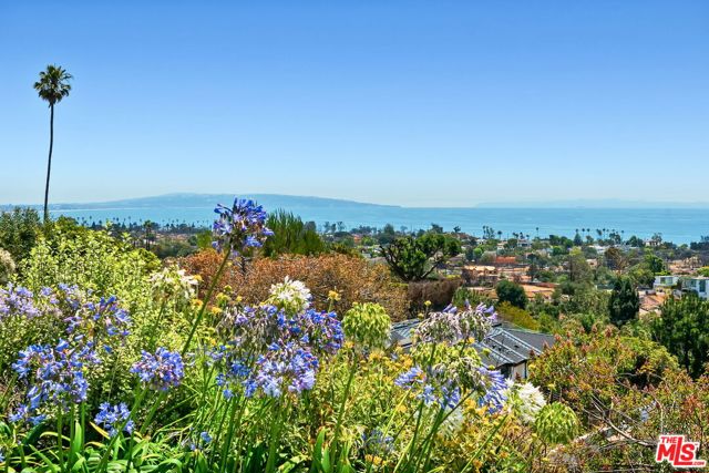 1166 LAS PULGAS Place, Pacific Palisades CA: https://media.crmls.org/mediaz/d84b689b-6dfb-4c95-a55d-2566c1b86987.jpg