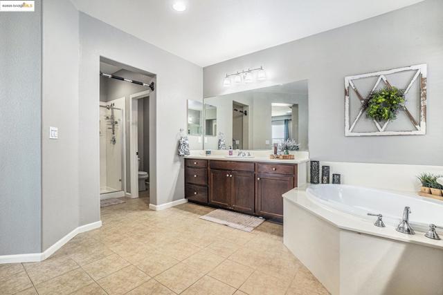 583 Sawgrass Way, Oakley CA: https://media.crmls.org/mediaz/d84b97a1-c021-41dc-8da1-9764cca69d45.jpg