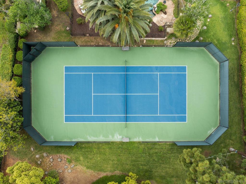 https://media.crmls.org/mediaz/d84bdcb6-39bd-4fcd-bfc2-f9d4746e369b.jpg?preset=X-Large
