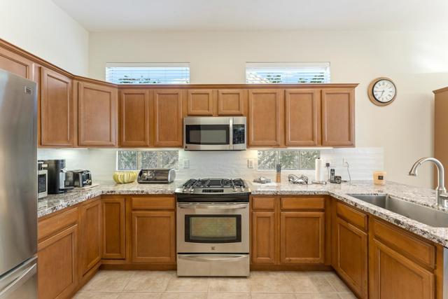 78325 Cloveridge Way, Palm Desert CA: https://media.crmls.org/mediaz/d84ca794-b0bd-445a-858d-d0932f3889f9.jpg