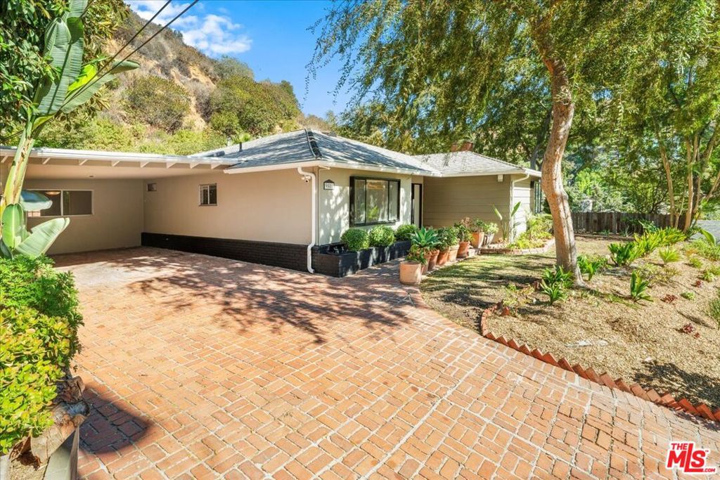 9581 Stuart Lane