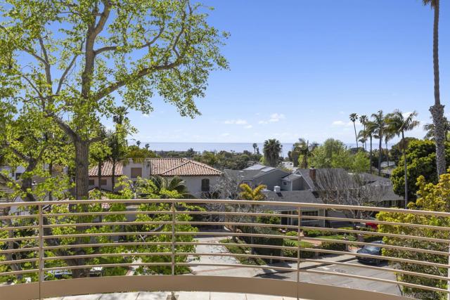 5787 Bellevue Ave, La Jolla CA: https://media.crmls.org/mediaz/d84ce435-bb5c-46bc-a09a-6f556cbd8de0.jpg