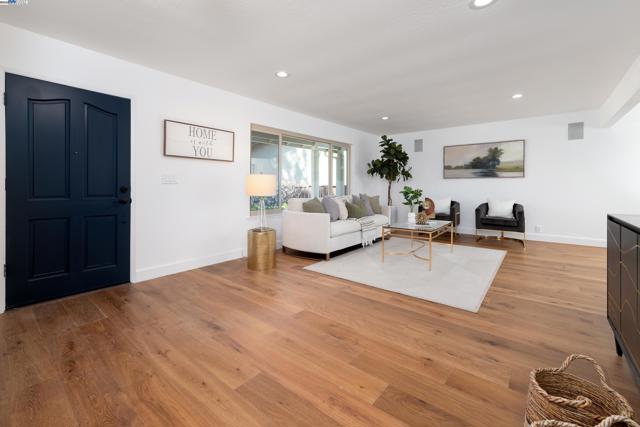310 Trestle Glen Ct, Walnut Creek CA: https://media.crmls.org/mediaz/d84db352-6c8a-4f78-aa70-7ac850fa4aed.jpg