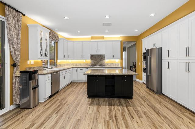 Detail Gallery Image 17 of 65 For 23860 Hollingsworth Dr, Murrieta,  CA 92562 - 4 Beds | 4 Baths