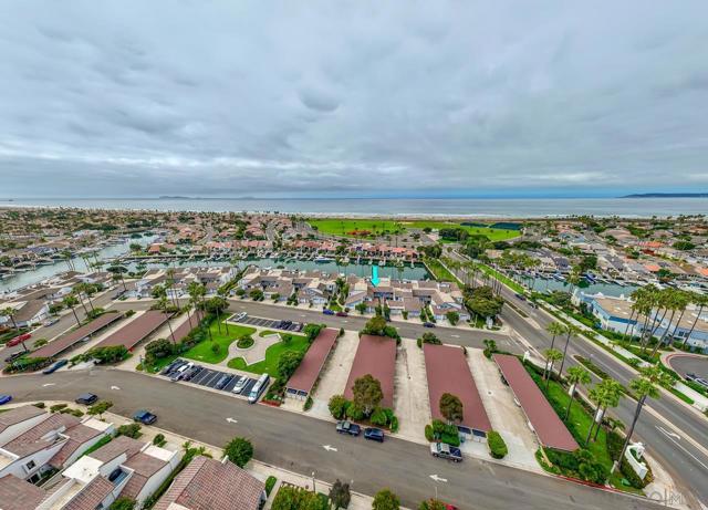 94 Kingston Ct W, Coronado CA: https://media.crmls.org/mediaz/d84e1ef3-87ac-4caf-8d54-af0e62e07828.jpg