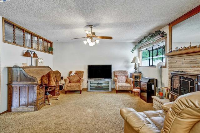 664 Berry Ave, Hayward CA: https://media.crmls.org/mediaz/d84e5e5d-f13f-484a-b763-f63a482710c0.jpg