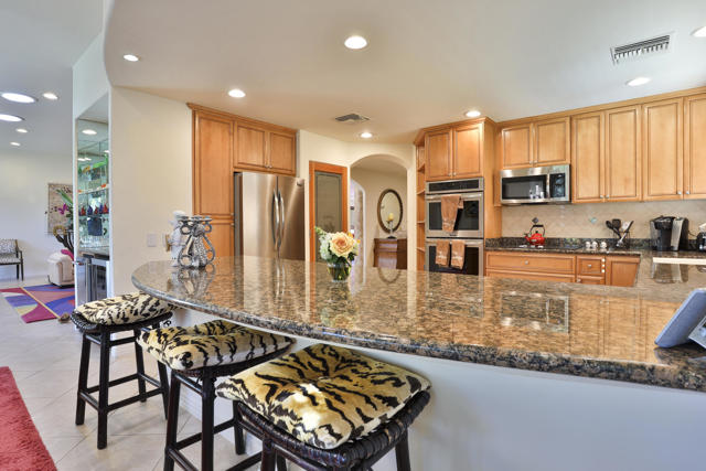 45735 Pawnee Road, Indian Wells CA: https://media.crmls.org/mediaz/d84e7654-f007-4ac1-98be-f4f8b0e26e27.jpg