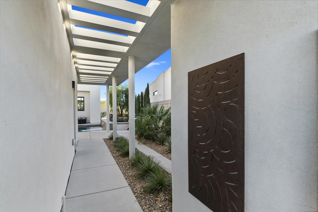 885 Fountain Drive, Palm Springs CA: https://media.crmls.org/mediaz/d84ebc05-2633-4d3b-b85c-52b61328c414.jpg