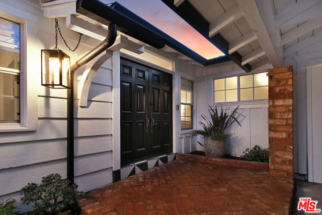 12614 Morrison Street photo 2