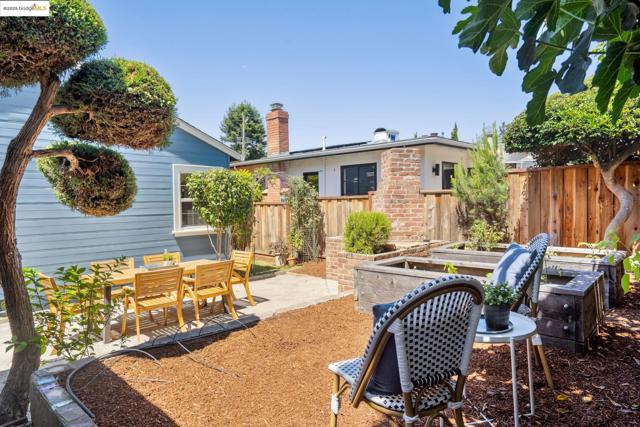 4332 Hyacinth Ave, Oakland CA: https://media.crmls.org/mediaz/d84f4534-60a0-4934-992e-a26c852106f4.jpg