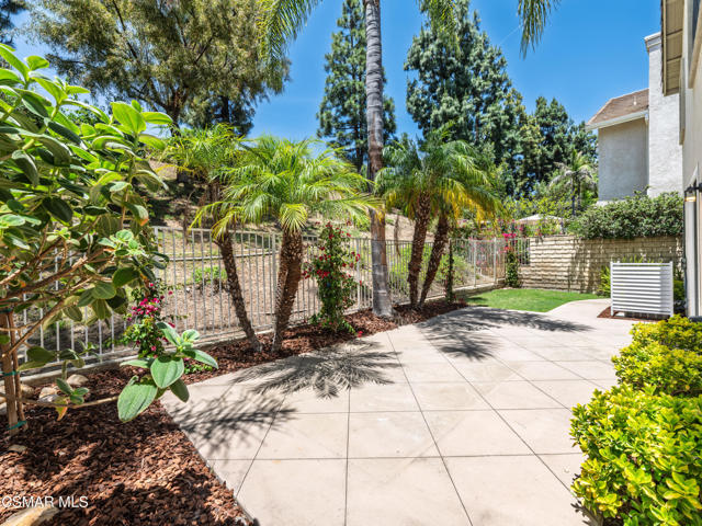 3185 Clarita Court, Thousand Oaks CA: https://media.crmls.org/mediaz/d84f983c-0a88-47f2-ba08-148ae0390713.jpg