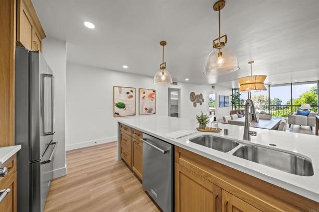 Detail Gallery Image 7 of 46 For 2500 Torrey Pines Rd #305,  La Jolla,  CA 92037 - 2 Beds | 2 Baths