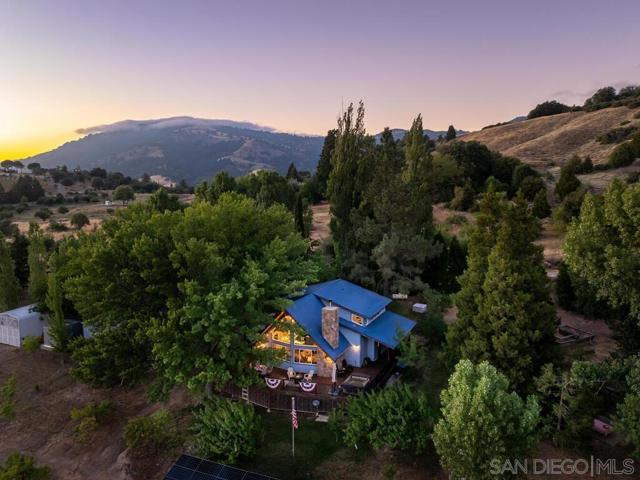 1209 Farmer Road, Julian CA: https://media.crmls.org/mediaz/d850d0ab-684d-4913-84cd-387c2fef235a.jpg