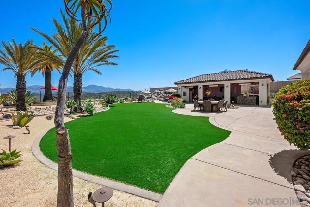 15674 Via Santa Pradera, San Diego CA: https://media.crmls.org/mediaz/d850d45b-5175-433b-8080-83321b38b2e4.jpg