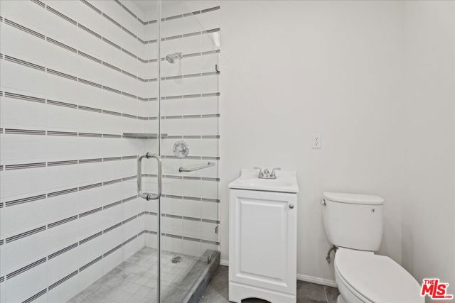 205 S Reeves Drive, Beverly Hills CA: https://media.crmls.org/mediaz/d850f6f1-6099-4f4a-af2c-1cdbbc7a9e86.jpg
