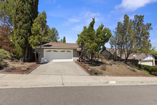 11370 Paseo Albacete Avenue, San Diego CA: https://media.crmls.org/mediaz/d85107ef-904e-47c7-8f5d-b0ca9f6e898a.jpg