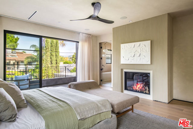 4112 Shadyglade Avenue, Studio City CA: https://media.crmls.org/mediaz/d8517aa1-ec0f-4233-90ef-e735b71d8afd.jpg