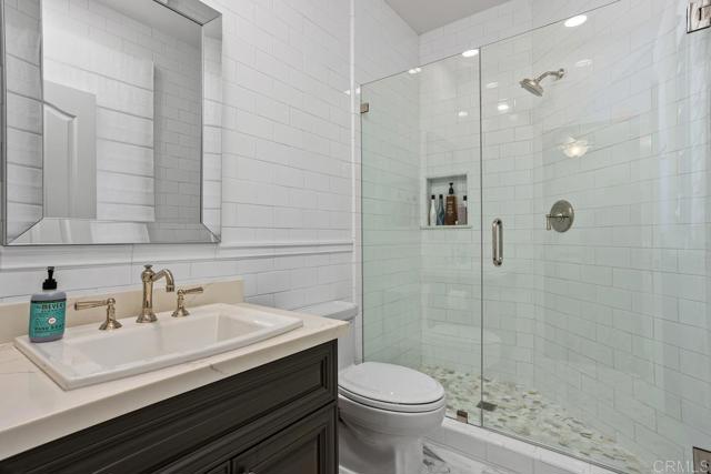 3433 Western Springs Rd, Encinitas CA: https://media.crmls.org/mediaz/d8521565-c5ab-49fb-895c-5dabaf6669b4.jpg