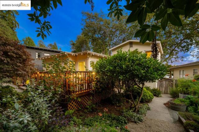 1081 Keith Ave, Berkeley CA: https://media.crmls.org/mediaz/d8525513-8fd1-461d-adb6-70a2ee270e8b.jpg