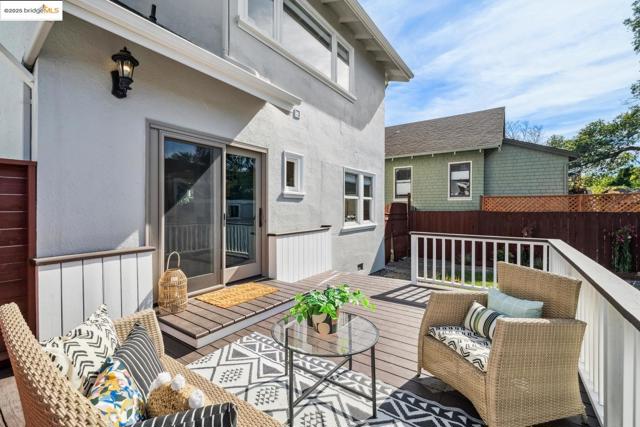 5490 Kales AVE, Oakland CA: https://media.crmls.org/mediaz/d852ee3e-4fe3-46f6-b84d-08003b10601f.jpg