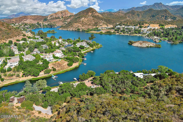 123 Lake Sherwood Drive, Lake Sherwood CA: https://media.crmls.org/mediaz/d85321d9-9ea2-4f28-a710-cf90d81e2b9b.jpg