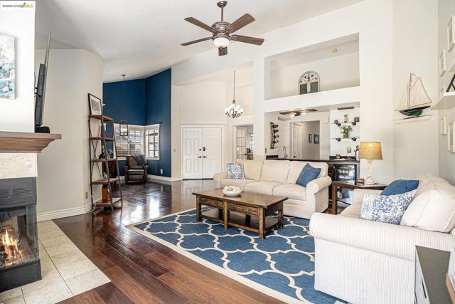 2167 Saint Andrews Ct, Discovery Bay CA: https://media.crmls.org/mediaz/d853e767-106b-47f3-be81-61ec3ebdda3c.jpg