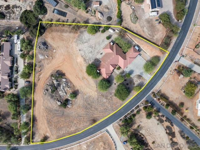 31252 North Star Way, Valley Center CA: https://media.crmls.org/mediaz/d854531d-f58d-412b-96e2-bb756e473dd6.jpg