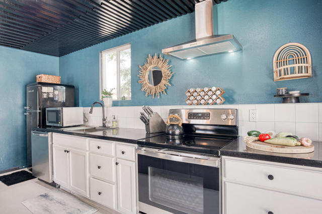 61589 El Reposo Street, Joshua Tree CA: https://media.crmls.org/mediaz/d854e70b-5d34-4516-a95c-eeca324d4094.jpg
