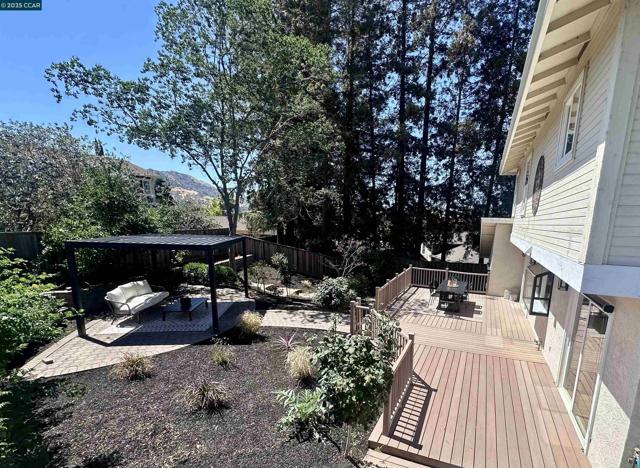 1826 Yolanda Circle, Clayton CA: https://media.crmls.org/mediaz/d85525ca-1d21-4043-85a9-80aa72542b0d.jpg