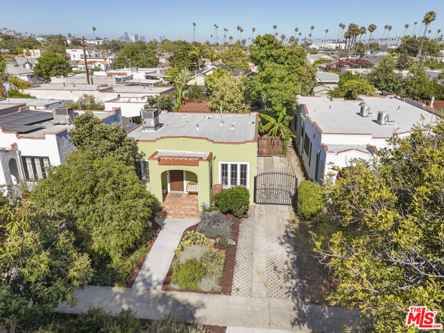 3010 11th Avenue, Los Angeles CA: https://media.crmls.org/mediaz/d8554e70-7ed3-41fb-8d9c-f3f4e3ec497c.jpg
