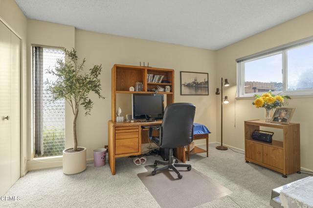 Third bedroom facing Red Oak Pl