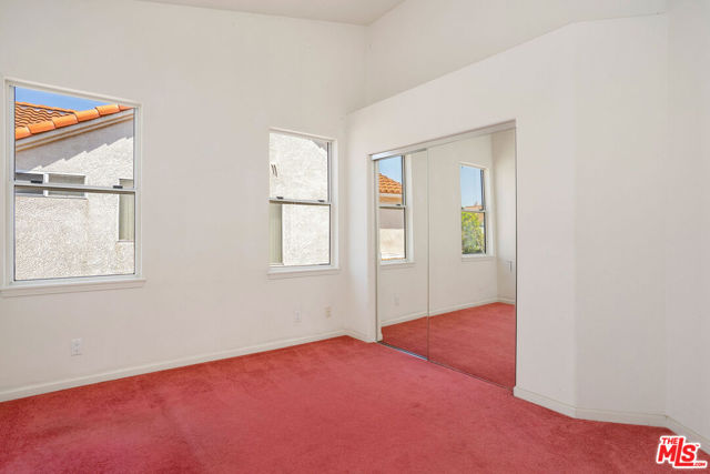6615 Kentwood Bluffs Drive, Los Angeles CA: https://media.crmls.org/mediaz/d85570da-bfed-40f4-b8b9-93945a0d3d68.jpg