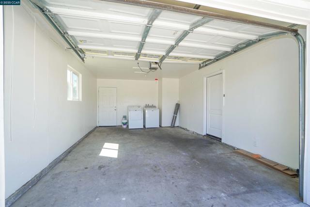 81 Pioneer Ct, Oakley CA: https://media.crmls.org/mediaz/d8559e45-acca-47a4-9611-df049194a42e.jpg