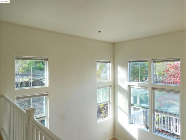 1150 Summer Ln, Richmond CA: https://media.crmls.org/mediaz/d855c713-5860-4a53-9d0f-0d562e108fe3.jpg