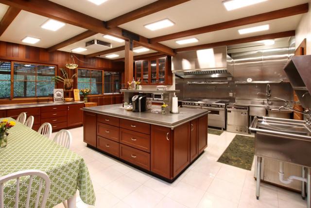 16770 Redwood Lodge Road, Los Gatos CA: https://media.crmls.org/mediaz/d855eadd-41e8-41bd-93d0-dfaaf3b682b6.jpg