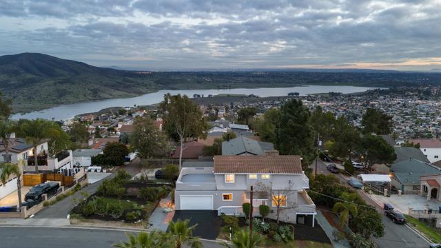 9811 Eucalyptus St, Spring Valley CA: https://media.crmls.org/mediaz/d8566512-0eeb-4a5d-b790-0a2a75ba7895.jpg
