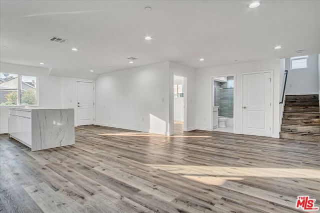 2419 S Cochran Avenue, Los Angeles CA: https://media.crmls.org/mediaz/d856dd2b-f9f7-4188-bc5e-2b93080b3cfc.jpg