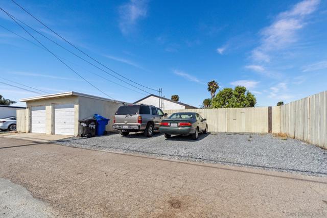 4440 42 Clairemont Dr, San Diego CA: https://media.crmls.org/mediaz/d857faeb-a4ff-4559-90ee-78e2e12892b0.jpg