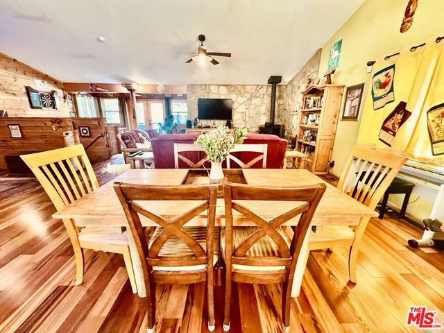 539 Lakewood Lane, Big Bear CA: https://media.crmls.org/mediaz/d8586e91-3040-4aa4-add1-bbdf1ca8c4de.jpg