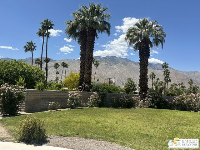 833 N Calle De Flora Vista, Palm Springs CA: https://media.crmls.org/mediaz/d858a910-c307-4bad-8f95-478e16d77810.jpg