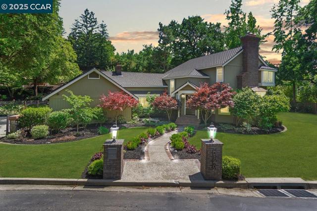 2140 Hidden Oak Dr, Danville CA: https://media.crmls.org/mediaz/d858af49-0fea-4ec5-af93-5f13fe163210.jpg