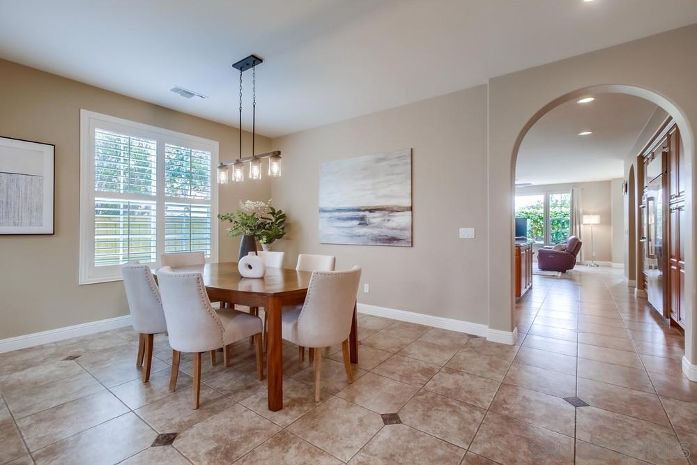 MLS #250025773SD img 9