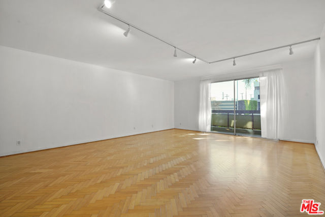 321 S San Vicente Boulevard, Los Angeles CA: https://media.crmls.org/mediaz/d859d0b3-2bb9-4fd2-9b34-098ffaf8a6fd.jpg