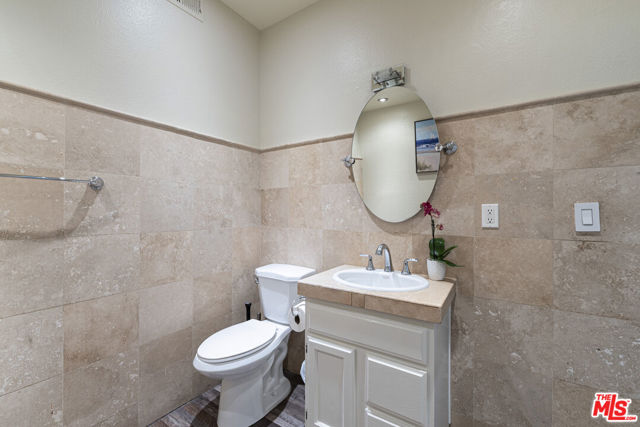 14919 Dickens Street, Sherman Oaks CA: https://media.crmls.org/mediaz/d859e3a0-b48a-4f15-987c-181e06f36fb5.jpg