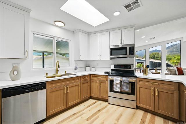 8975 Lawrence Welk Drive, Escondido CA: https://media.crmls.org/mediaz/d85a1bfe-ffc5-4652-934a-597b794db974.jpg