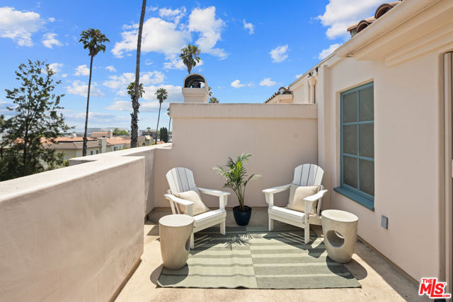 1100 21st Street, Santa Monica CA: https://media.crmls.org/mediaz/d85b70fb-0400-40fb-b9d9-1251434d3a8e.jpg
