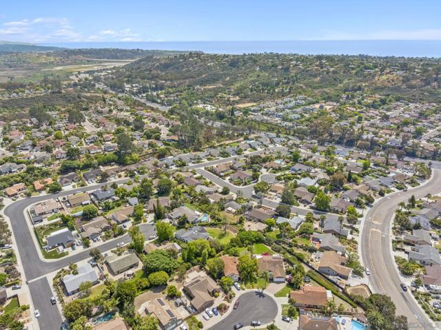 602 HOLLYRIDGE DRIVE, Encinitas CA: https://media.crmls.org/mediaz/d85b8e73-961d-4bf4-9542-a0c158325a4b.jpg