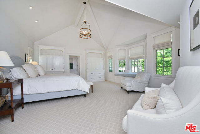 Image 31 of 55 For 3640 Longridge Avenue