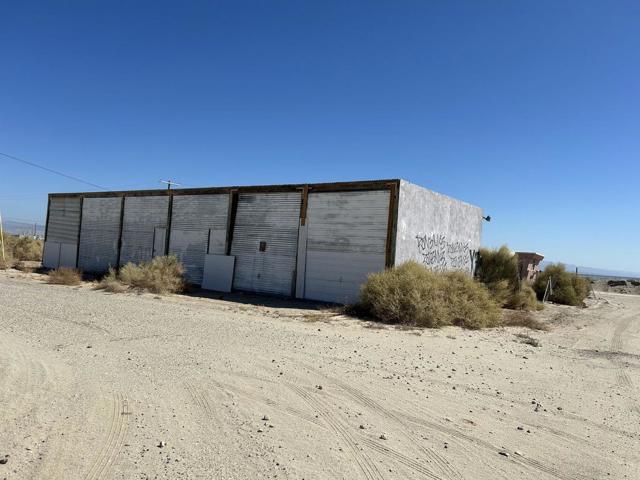3351 Holt Avenue, Thermal CA: https://media.crmls.org/mediaz/d85bc518-cb37-499c-b5e6-ff565d931709.jpg