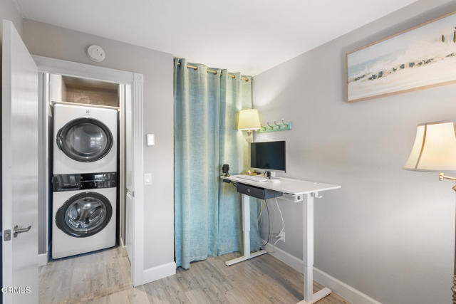 275 E Surfside Drive, Port Hueneme CA: https://media.crmls.org/mediaz/d85be1bb-0cd1-4225-9552-628baff78f4c.jpg